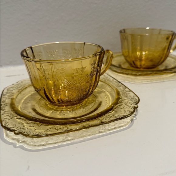 Vintage 1930s Madrid Amber Federal Glass Coffee/Tea Cups w/ Plates (Selling set) - Picture 7 of 13